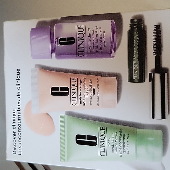 Clinique Other - Clinique discover pack
